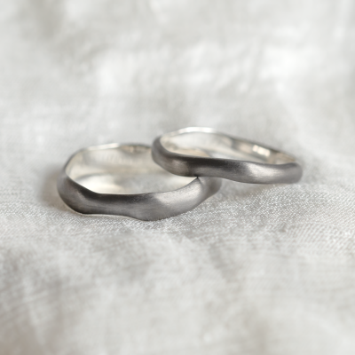 Black curved wedding rings SHALE