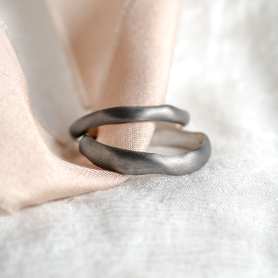 Black curved wedding rings SHALE