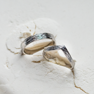 Gold wedding rings with natural surface SIENA