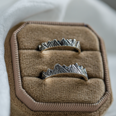 Wedding rings in mountains shape with black rhodium SILVRETTA
