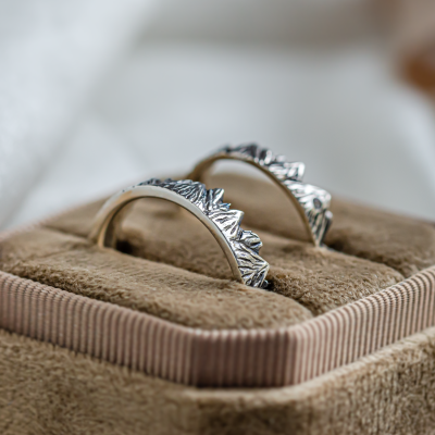 Wedding rings in mountains shape with black rhodium SILVRETTA
