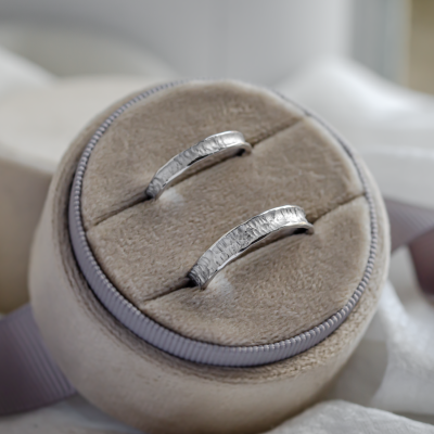 Gold wedding bands with rustical surface STRETTA