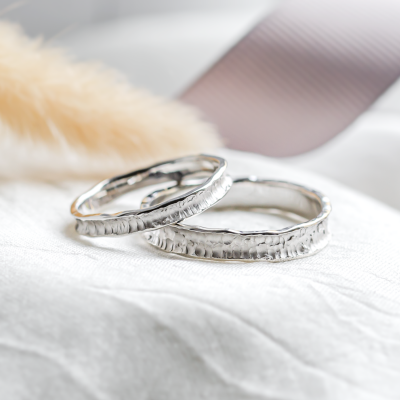 Gold wedding bands with rustical surface STRETTA