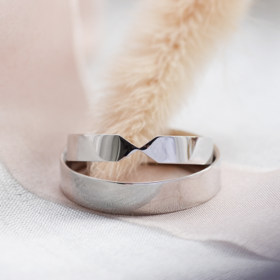 Gold wedding rings with tapered center TAPPI