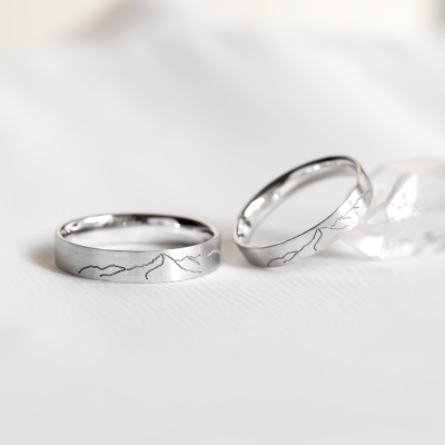 Gold wedding rings with engraved mountains TATRY 