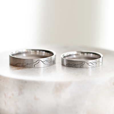 Gold wedding rings with engraved mountains TATRY 