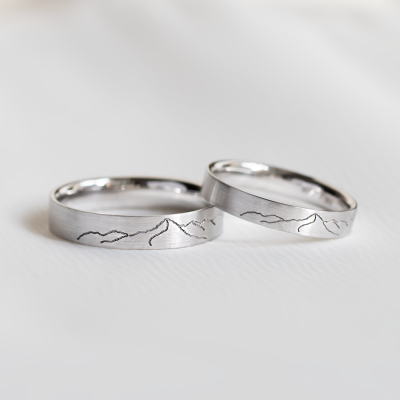 Gold wedding rings with engraved mountains TATRY 