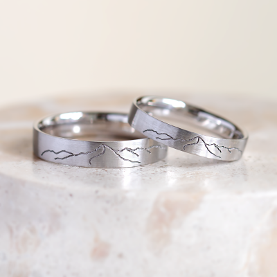 Gold wedding rings with engraved mountains TATRY 
