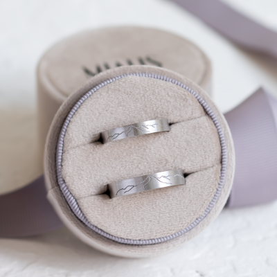 Gold wedding rings with engraved mountains TATRY 