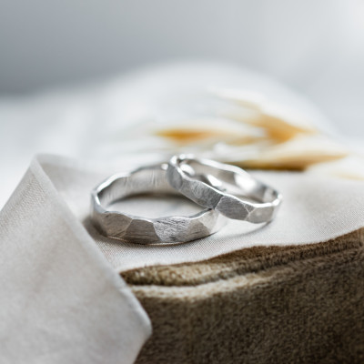 Gold wedding rings with a relief surface TRINVI
