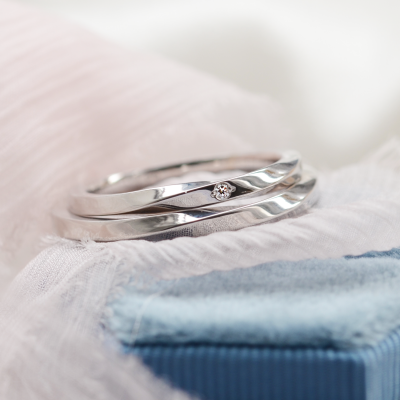 Elegant twisted wedding rings with diamond TWIST