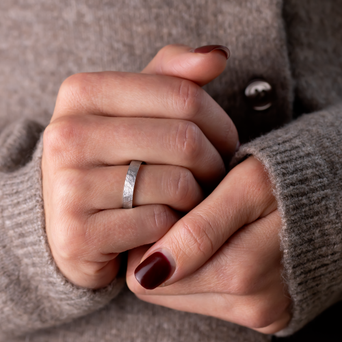 Zlaté snubní prsteny s nerovným povrchem Uilliam