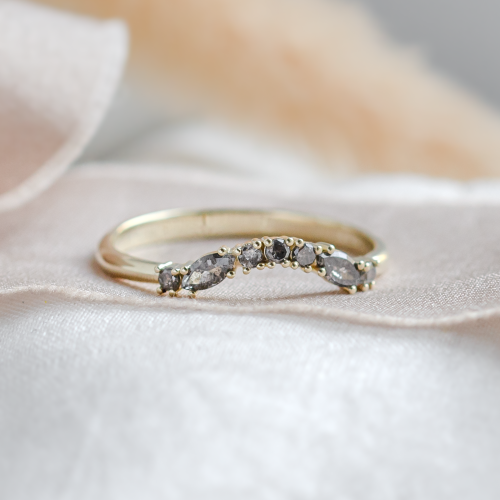 Vykrojený snubní prsten se salt and pepper diamanty WESTON