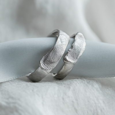 Netradiční snubní prsteny s otisky prstů ZANE