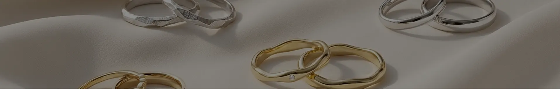 Prozkoumat všechny snubní prsteny