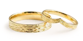 Gold wedding bands with natural texture SIENA
